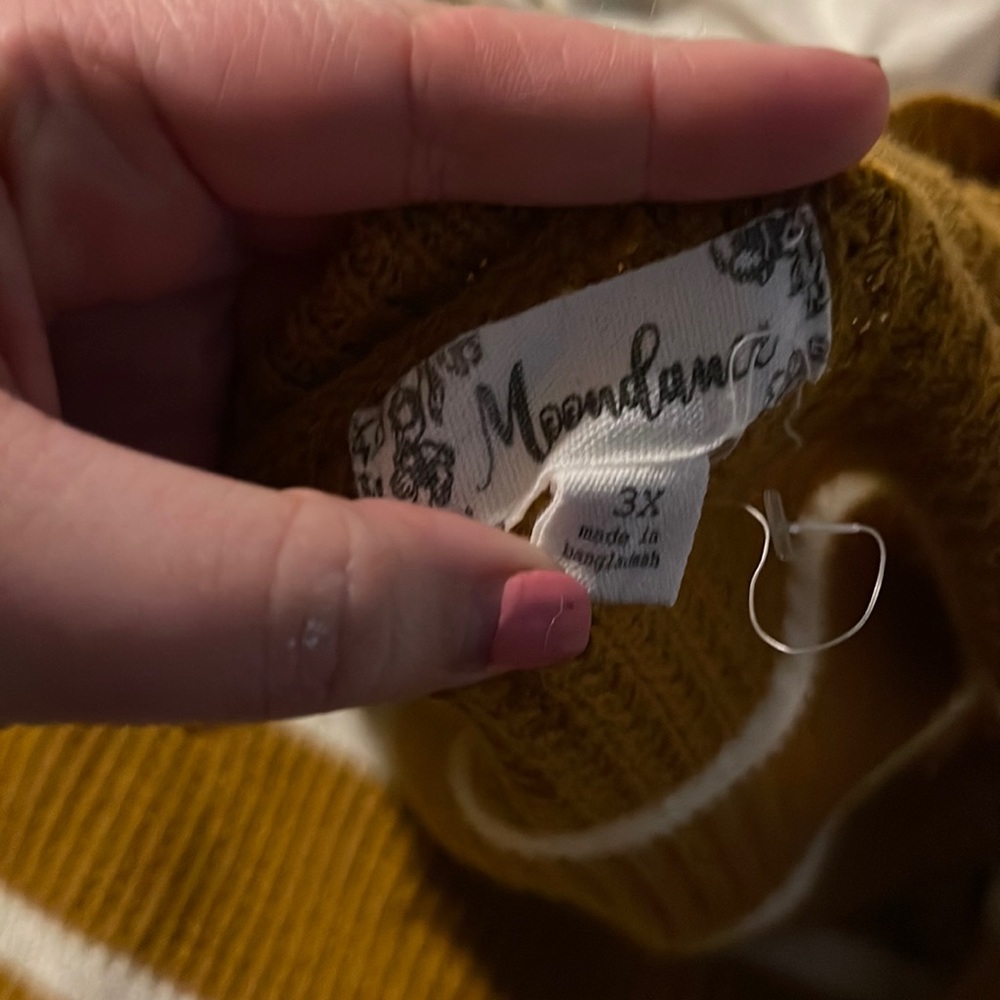 Brown and white striped cardigan size 3x long sleeve , has pockets